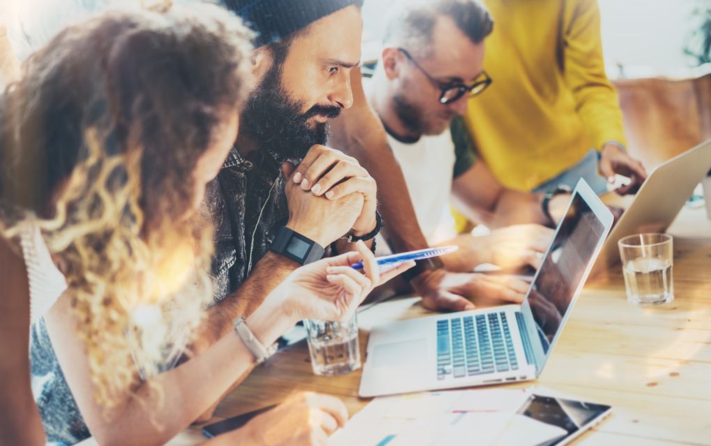 Grafik für -Kontakte knüpfen: Tipps fürs berufliche Netzwerken