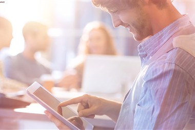 Zu Blogartikel 'Blockchain: Die Wirtschaft kettet sich zusammen' wechseln