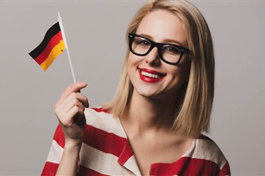 Zu Blogartikel 'Schnapsidee, Fernweh und Dreikäsehoch: So einzigartig ist die deutsche Sprache' wechseln