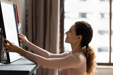 Zu Blogartikel 'Home Staging: Wie Immobilienmakler eine Wohnung erstrahlen lassen' wechseln