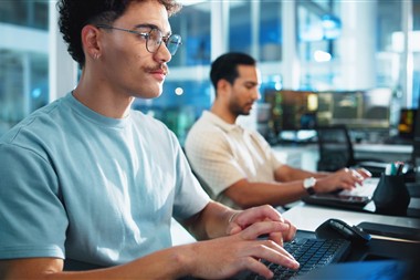 Zu Blogartikel 'Pflichtprogramm KI: So qualifizierst du dich rechtssicher und zukunftsfähig' wechseln